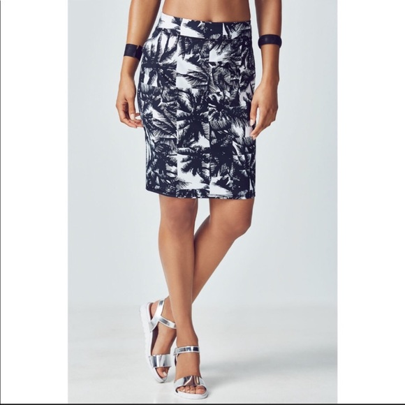 FABLETICS NEW BLACK&WHITE PALM TREE PENCIL SKIRT - Picture 2 of 9